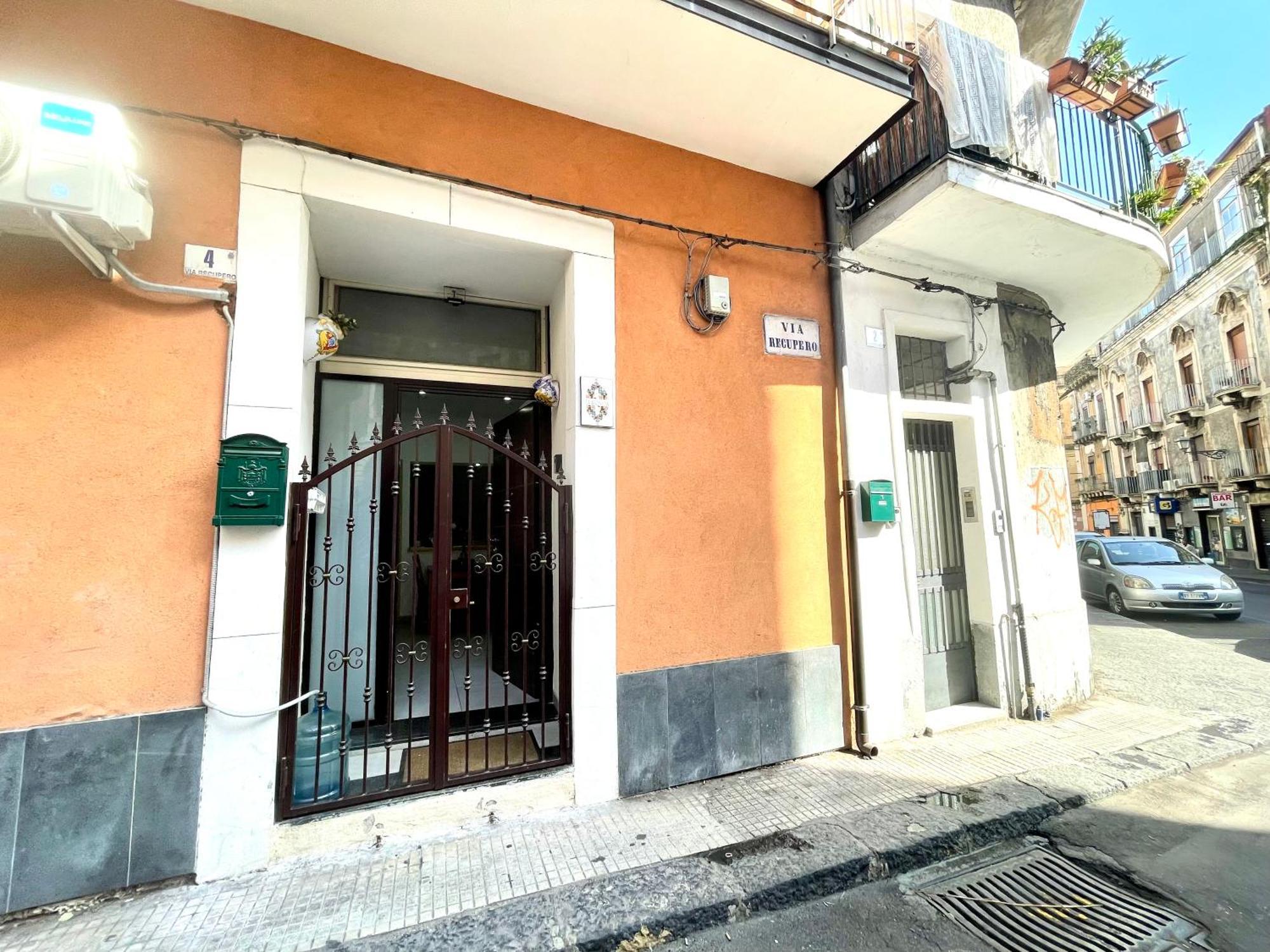 Casa Giniusa Central Studio Catania Ngoại thất bức ảnh